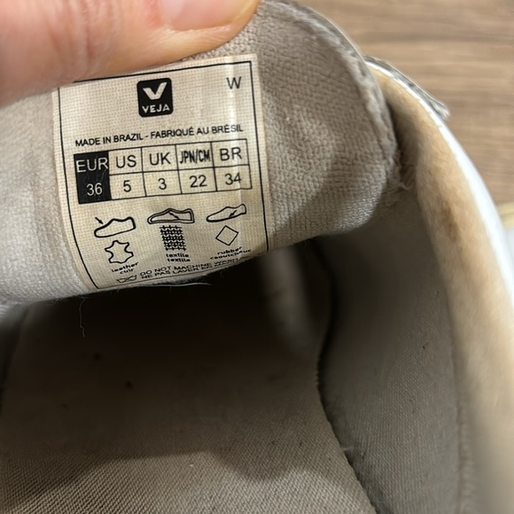 Veja white sneakers - Picture 8 of 9